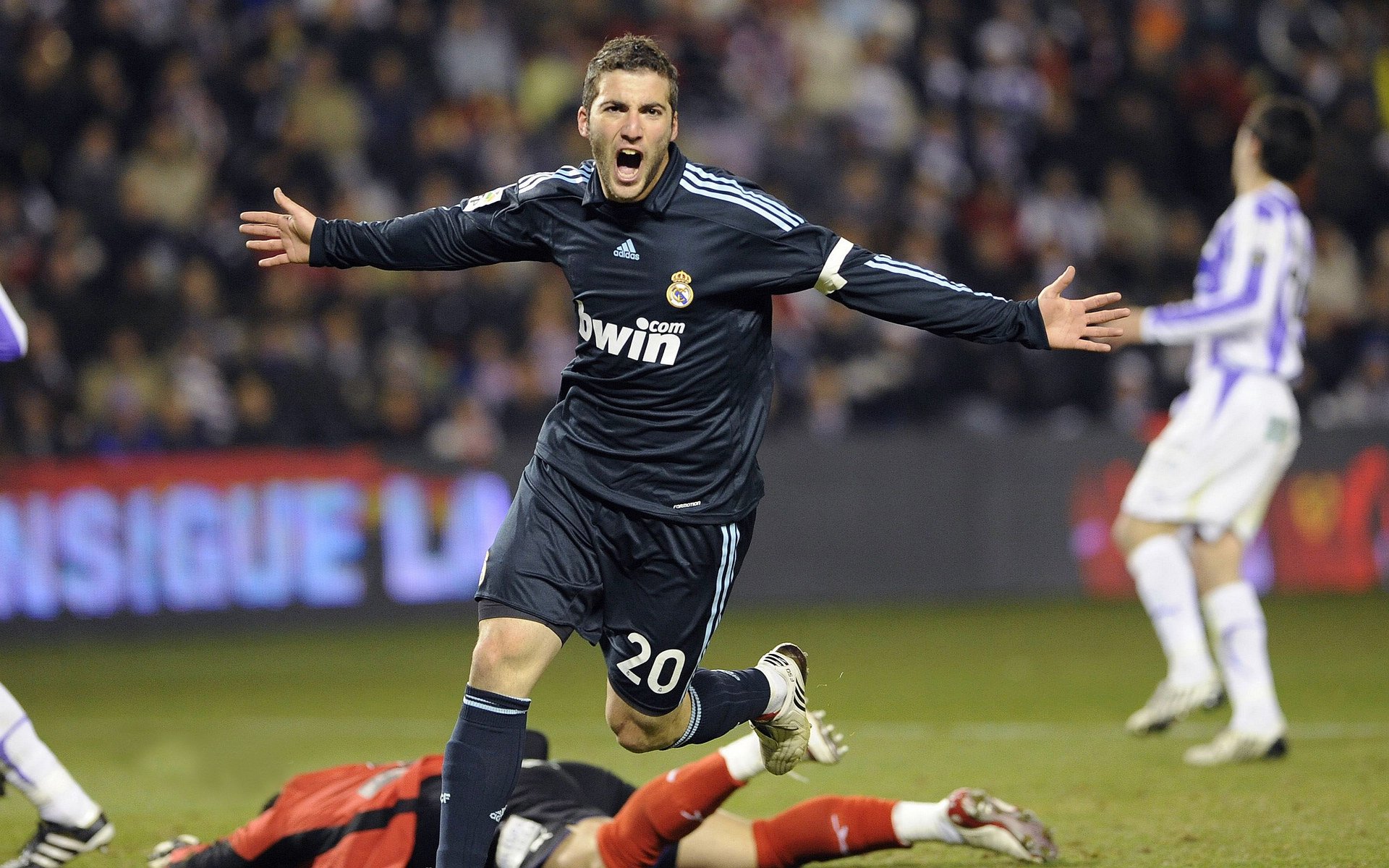 俱乐部年度颁奖典礼:表彰优秀与感人故事,俱乐部荣誉